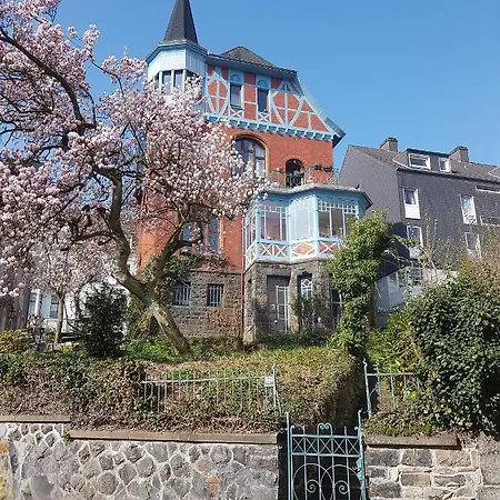 Altbauwohnung In Gründerzeitvilla *