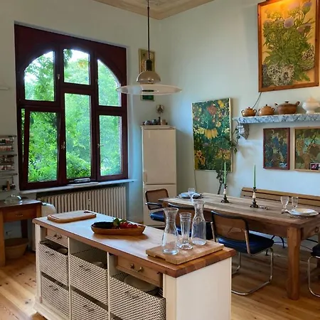 Altbauwohnung In Gruenderzeitvilla Apartmán