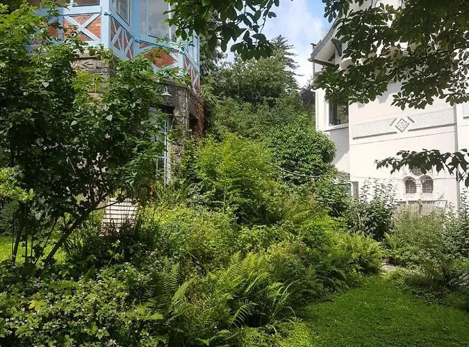 Altbauwohnung In Gruenderzeitvilla 公寓 *